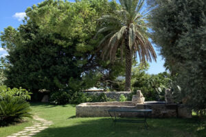 abbeveratoio nel giardino dell'agriturismo Pozzo di Mazza di Siracusa