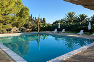 piscina scoperta dell'agriturismo Pozzo di Mazza di Siracusa